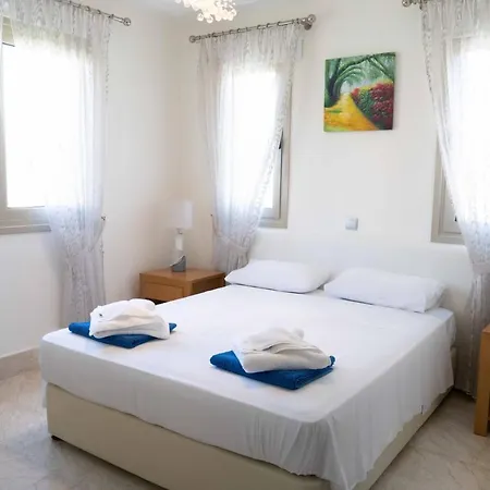 Villa Pandora - 4 Bedroom Luxury Beach Front With Private Pool *