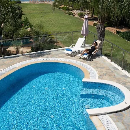 Villa Pandora - 4 Bedroom Luxury Beach Front With Private Pool